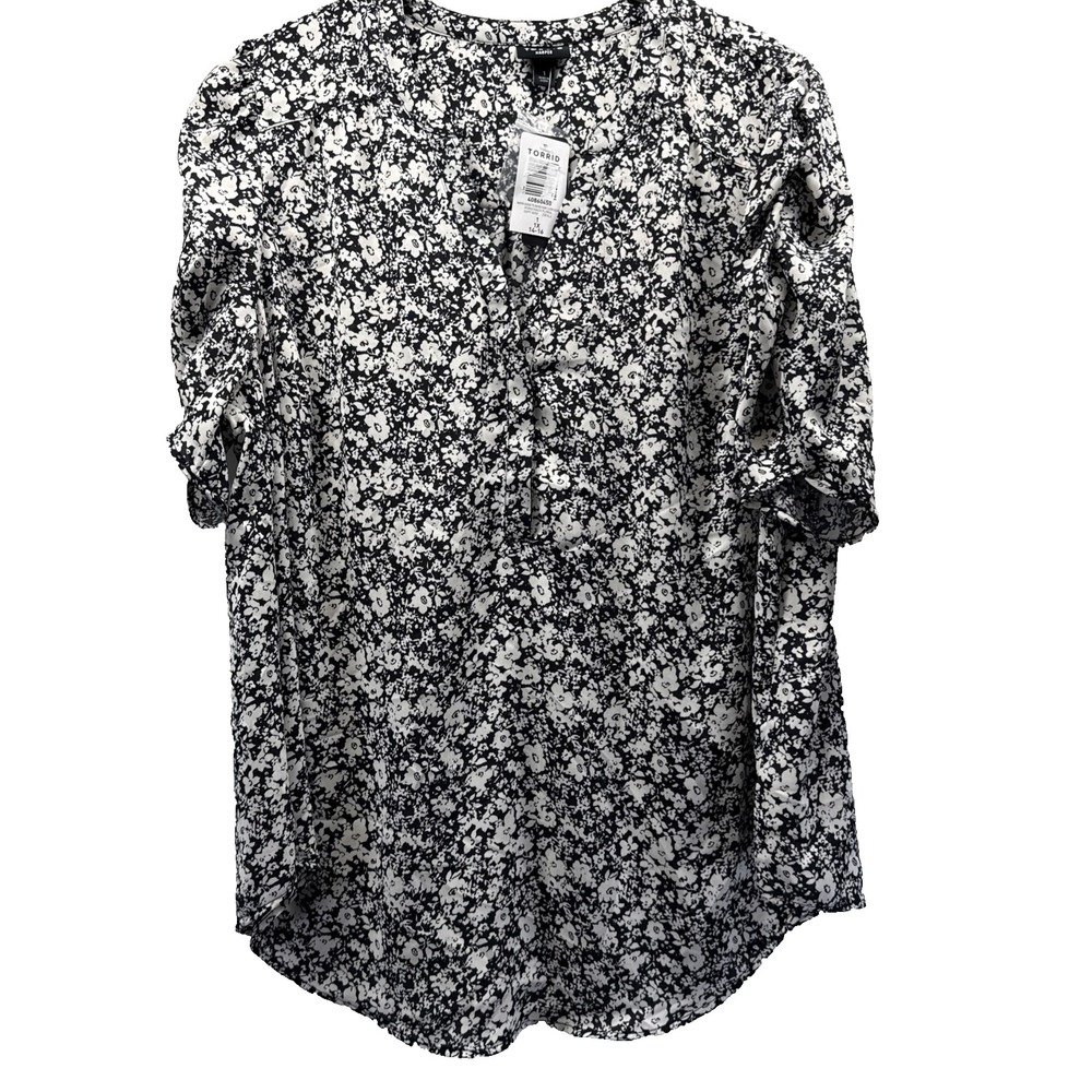 Torrid Harper Women's Top Sz 1X Black White Floral Ruched Short Sleeves Pullover